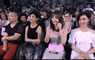 搞笑gif:女神慢点扭,我有点跟不上_手机搜狐网