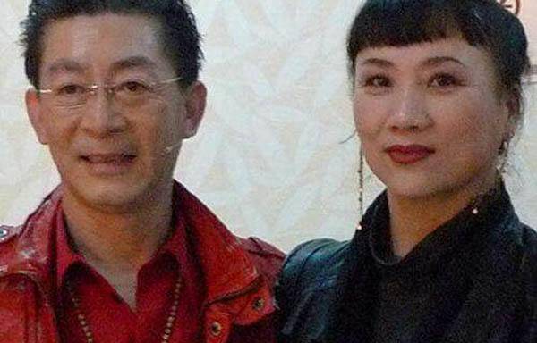 章金莱|原创六小龄童发文为妻子于虹庆生,所晒合影中女儿罕见入镜