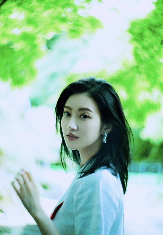 资源|原创她是公认的白富美，资源曾让人眼红，如今却连番位也不保了