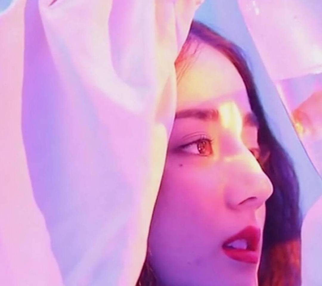 热巴|当红女星的“美人痣”，热巴长在眼下，韩佳人在鼻尖，谁最迷人？