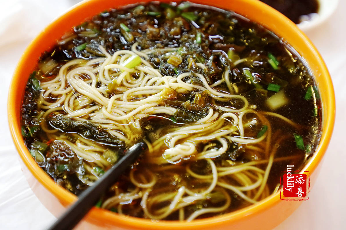 去镇江吃了这四家最有代表性的网红面馆，基本也就成了镇江锅盖面的全科生