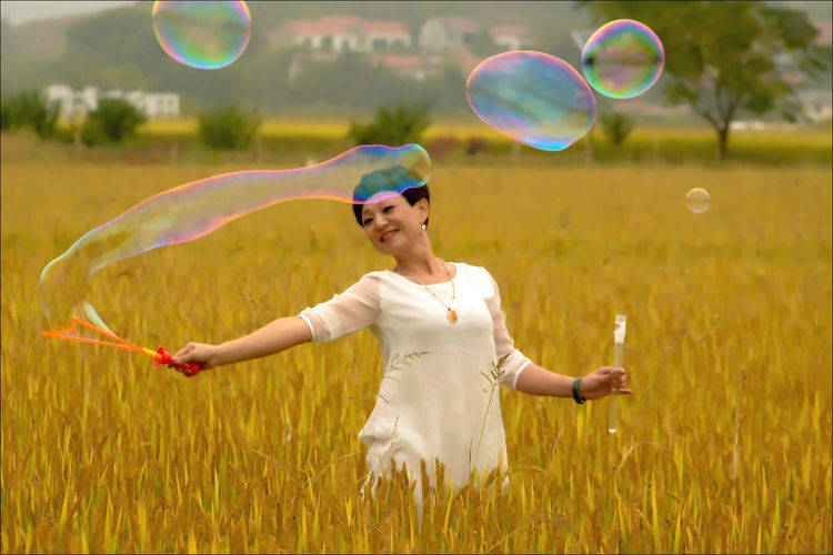 人像摄影组图：稻浪滚滚，紫衣飘飘