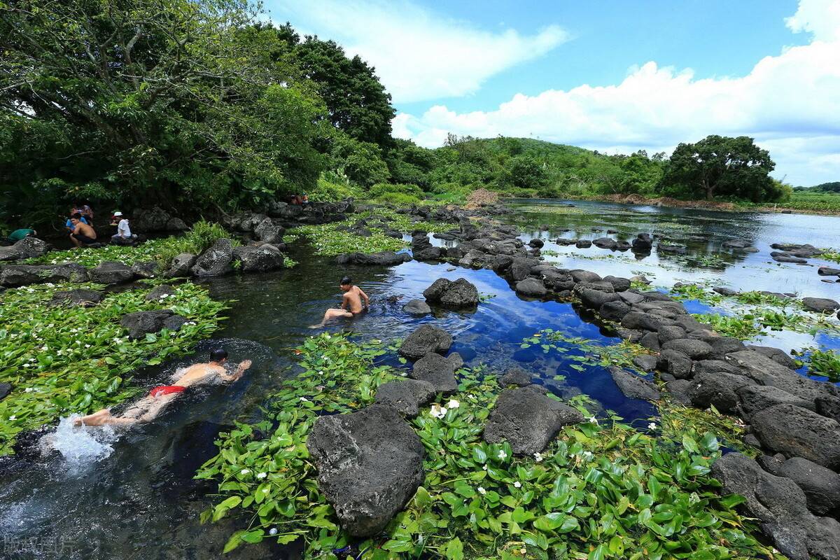 火山形成的24度冷泉深藏海南小村庄内避暑真棒