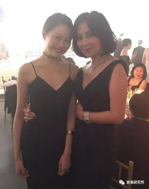 fa|鞠婧祎终于对上晚晚！两个镜头“造假精”，谁能艳压？