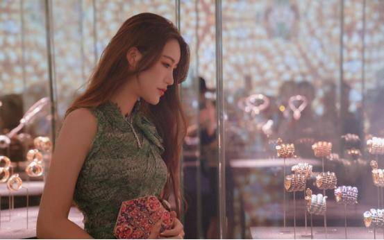 贵妇|baby拼命进的贵妇圈啥来头？学霸千金只能坐边上，C位阔太身份成谜