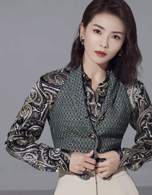 审美|彻底被刘涛打败，转行做设计师但审美还停留在90年代，好似老阿姨