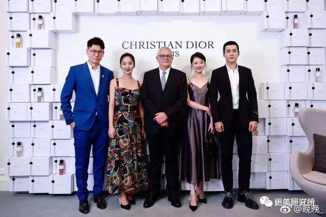 fa|鞠婧祎终于对上晚晚！两个镜头“造假精”，谁能艳压？