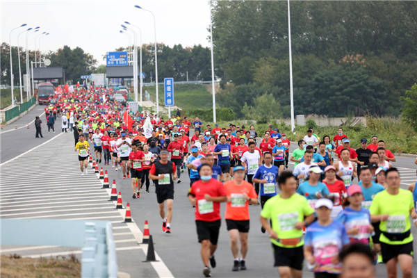 活动|一湖碧水满城诗 一路奔跑看风景 2020洪泽湖半程马拉松赛鸣枪开跑