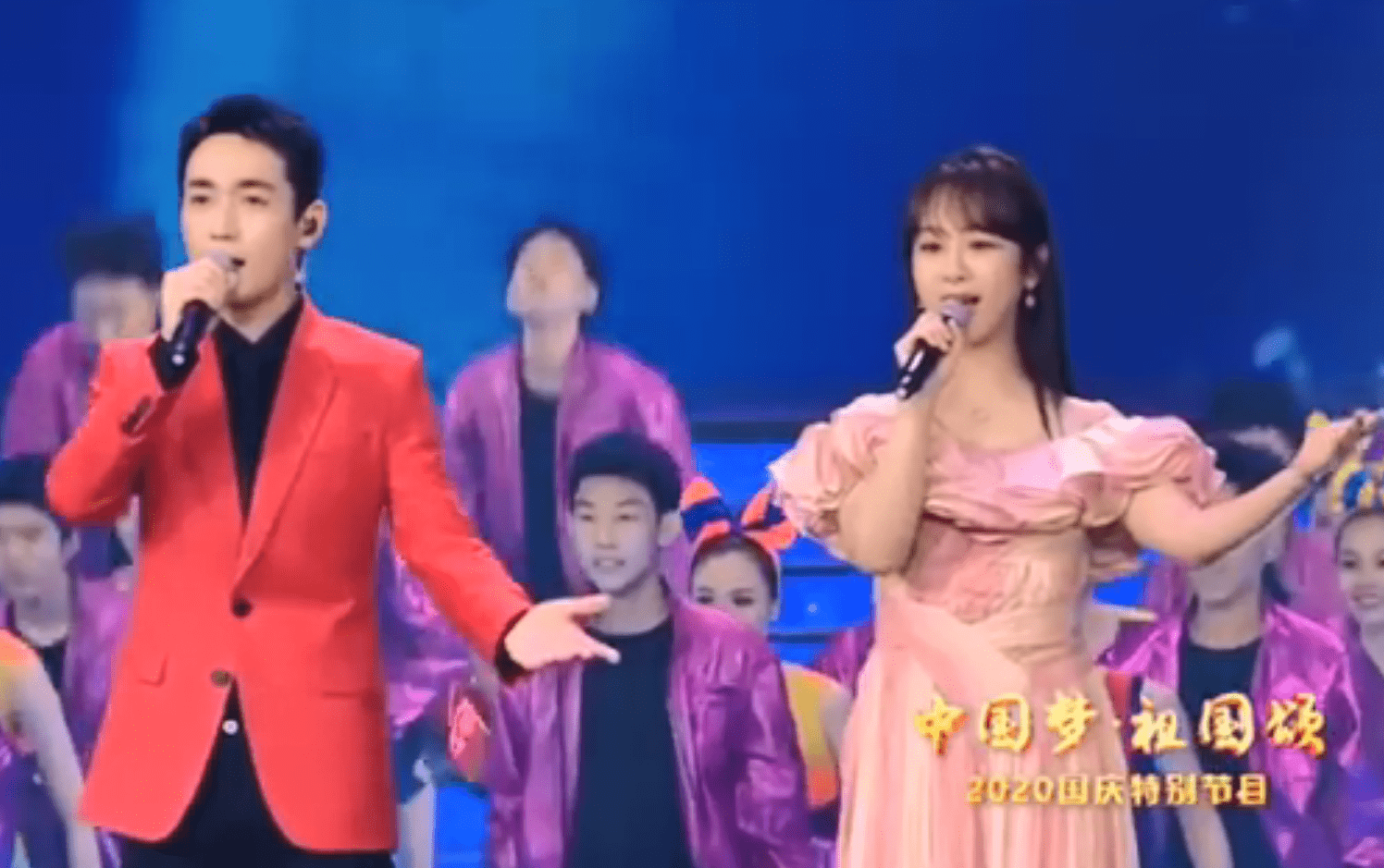 张韶涵|国庆晚会韩红瘦了，张韶涵精致如瓷瓶！杨紫穿对裙子却保守封腰