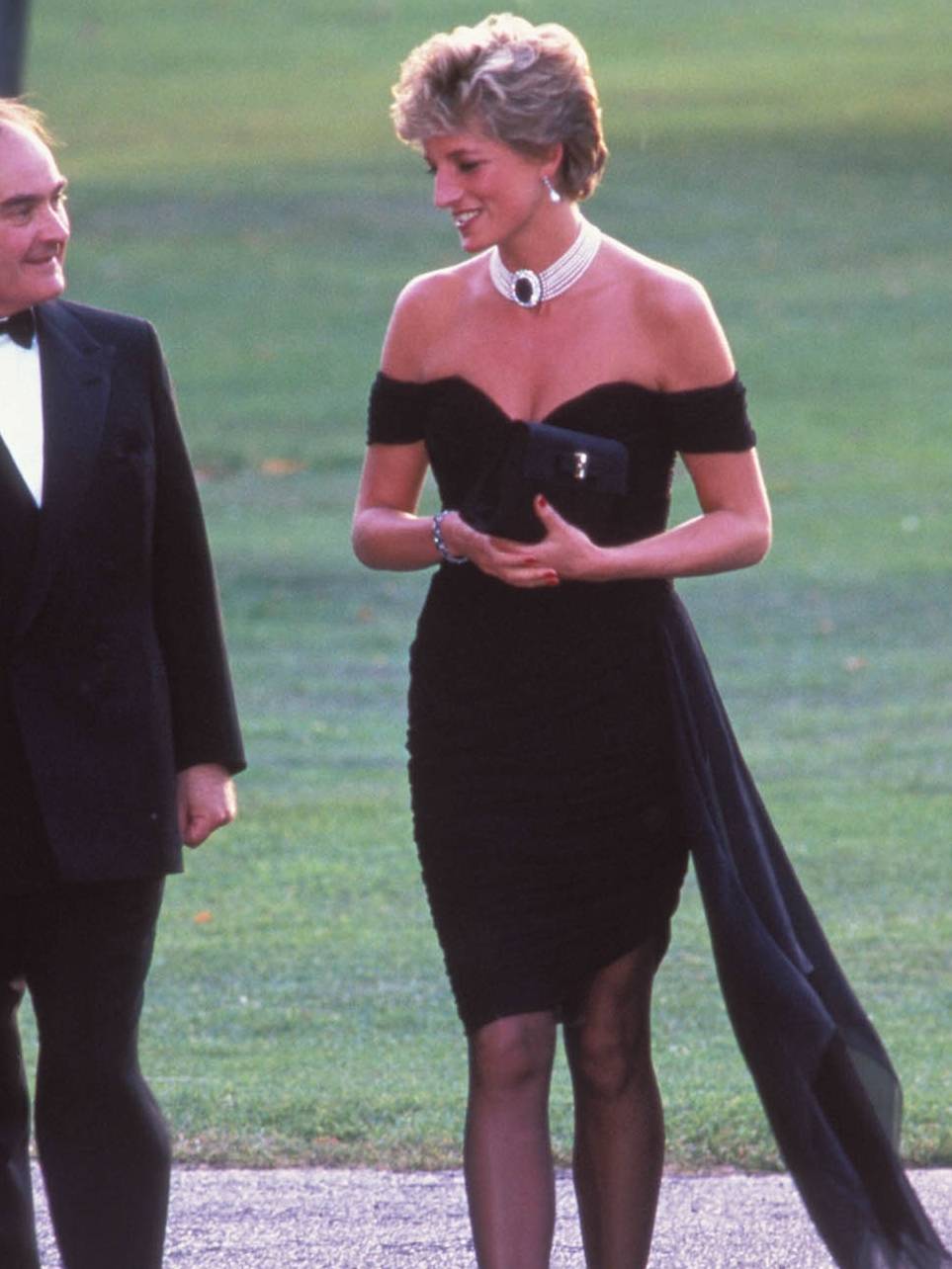 经典|戴安娜穿搭已成经典！离世22年依然时髦气质，名副其实的时尚偶像