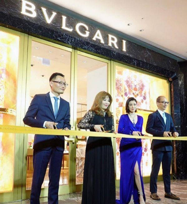 珠宝|贾静雯生日不得闲!女儿视讯直呼想妈妈,戴1.15亿珠宝真壕气