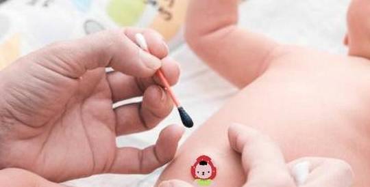 肚脐|妈妈一时手欠，差点要了宝宝的命新生宝宝肚脐迟迟不脱落