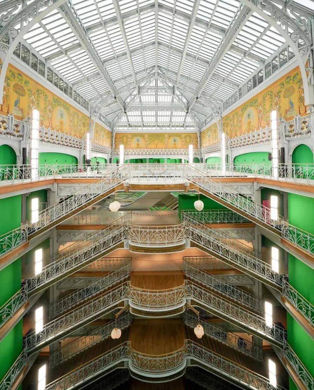 时装周|衣图 | 巴黎时装周压轴秀，看 LV 展示“性别兼容”都有哪些款？