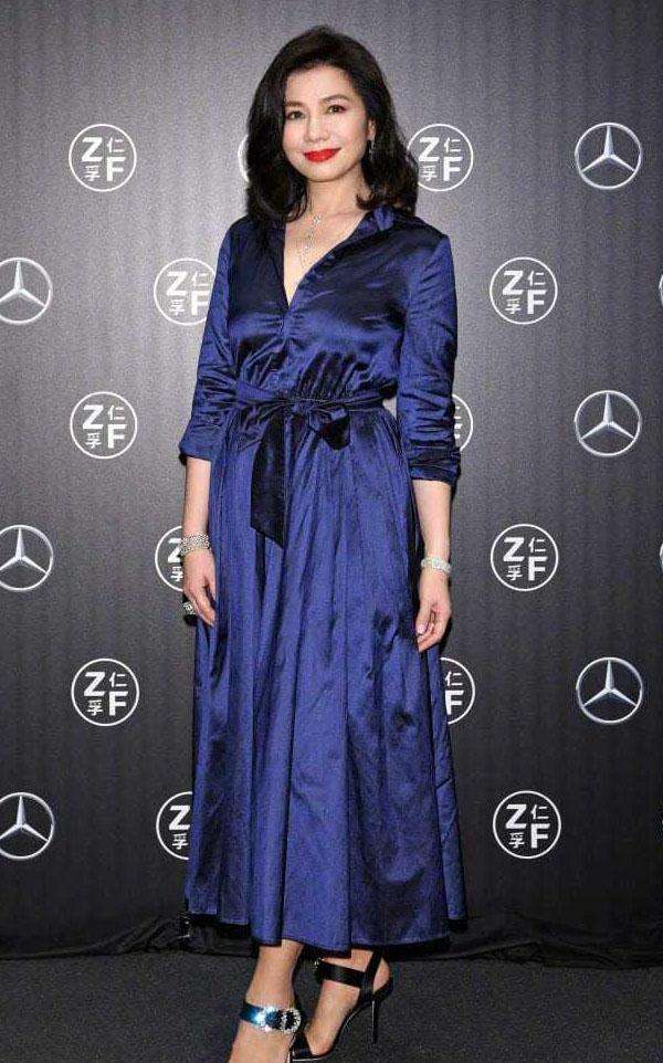 皱纹|真美女都不整容,钟楚红老了虽有皱纹,但气质优雅依然漂亮!