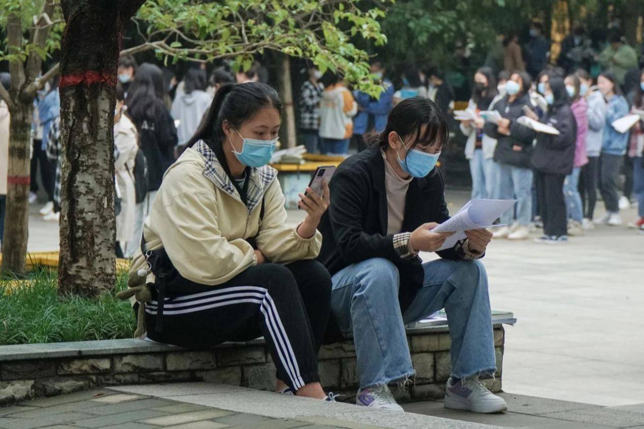 学子|西安翻译学院学子共赴“万人晨读”