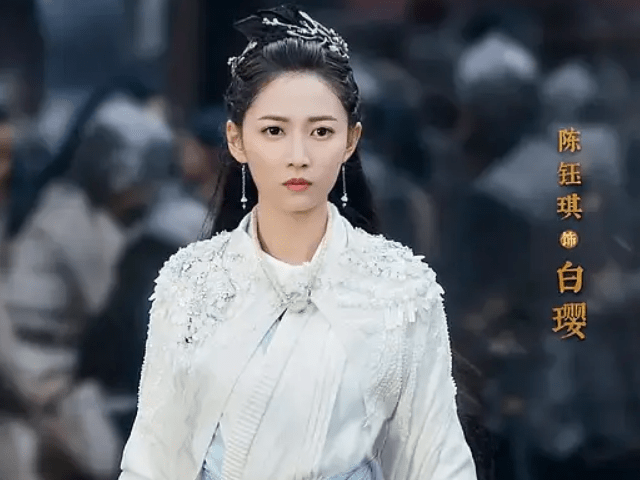 造型|现古装造型磨皮过度，怀念以前满头珠花簪子，整容脸hold不住