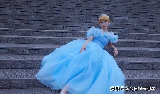 cos|张予曦vlog秒变在逃公主，横店cos白雪公主艾莎，气质绝了