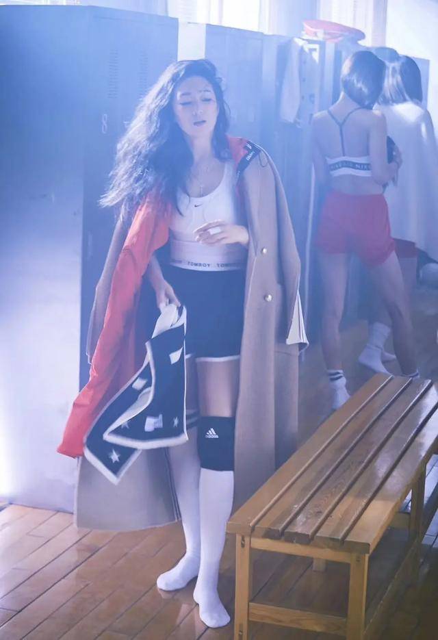 脸部|巩俐太自信了吧,出席活动基本都是裸唇,脸部特写就是两个字标致