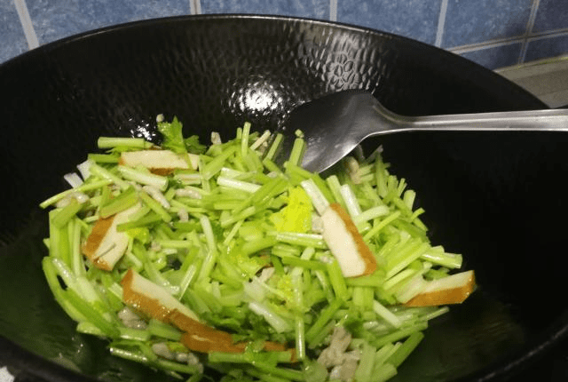 炒芹菜用放盐吗 ecec835c3c1d4386ba882ed7f1e517d5.png