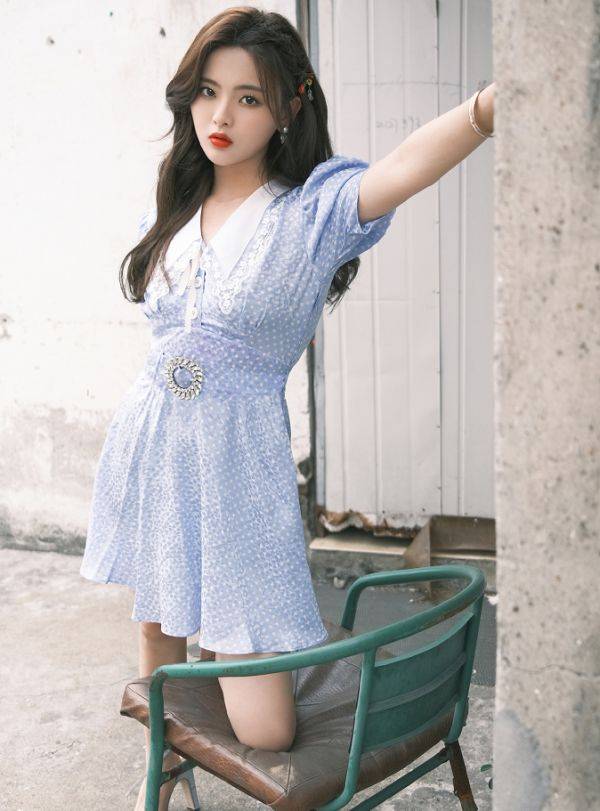 超越|怪不得杨超越那么痴迷“牛奶袜”，看她秀出的腿，哥哥弟弟都爱了