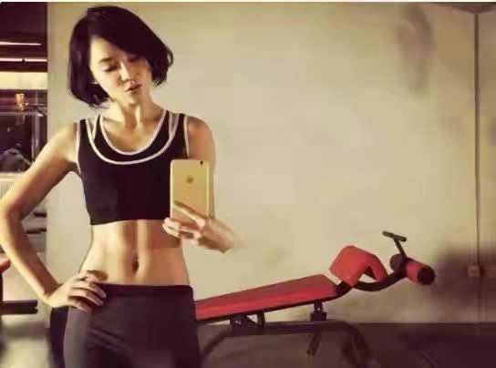 健身的女演员 35aa1c0f9416469e85207c3c71da1bb9.jpeg