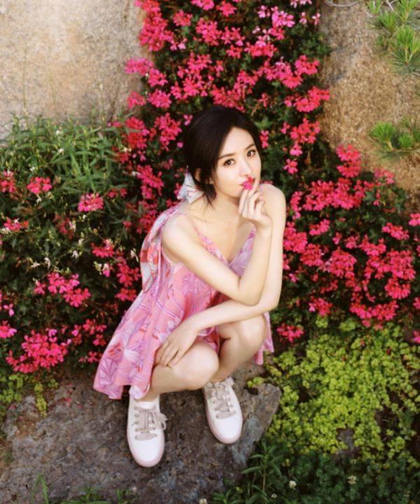 身高|赵丽颖拍戏被偶遇，真实身高公开，看着最多只有1米6