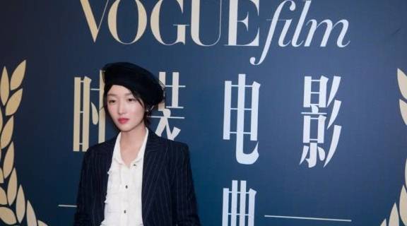 吴亦凡|把帽子取下后的周冬雨，原来留着吴亦凡同款发型，模样又酷又美