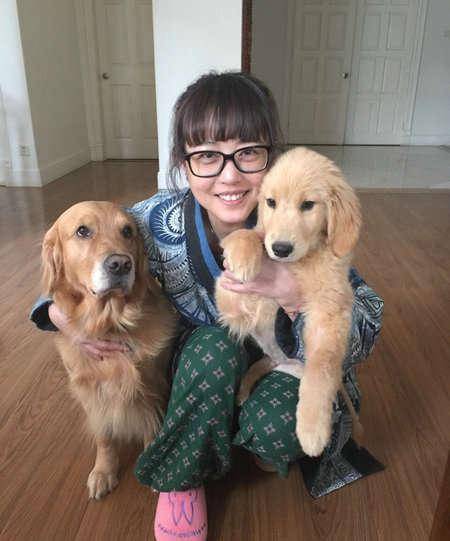 眼袋|周海媚素颜出镜，53岁状态很真实，眼袋很深也有鱼尾纹！