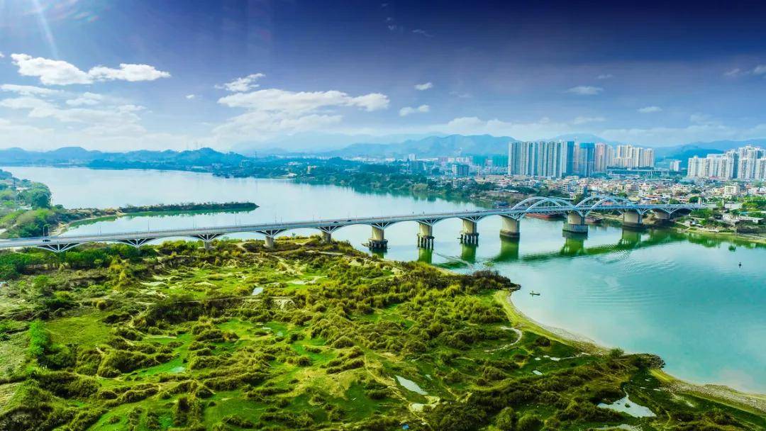 湖而居 惠州,在隋唐已是"粤东重镇",至今1400多年,一直是东江流域政治