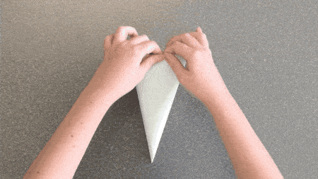 裱花袋怎么折 b656c9202eb745bba168596aa0423749.gif