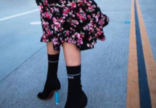 款式|抱怨靴子太磨脚？这双袜靴材质轻柔造型百搭，让你双脚踩地新体验