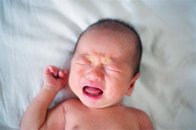 睡眠|我爸妈晚上想逗，老婆不让”：丈夫不懂带娃太可怕“孩子俩月