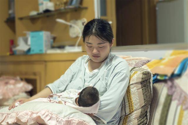 睡眠|我爸妈晚上想逗，老婆不让”：丈夫不懂带娃太可怕“孩子俩月