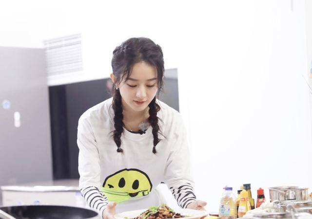 耳环|没想到赵丽颖这么接地气，她最近戴的耳环，我也买得起