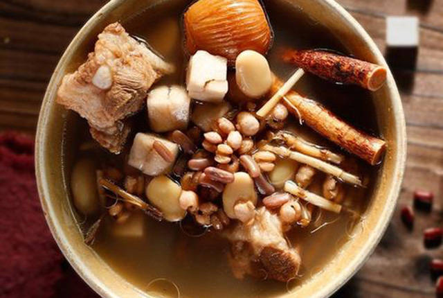 医疗界|他靠“医院”赚千亿，打造出“医疗界华为”，今被曝已移民新加坡