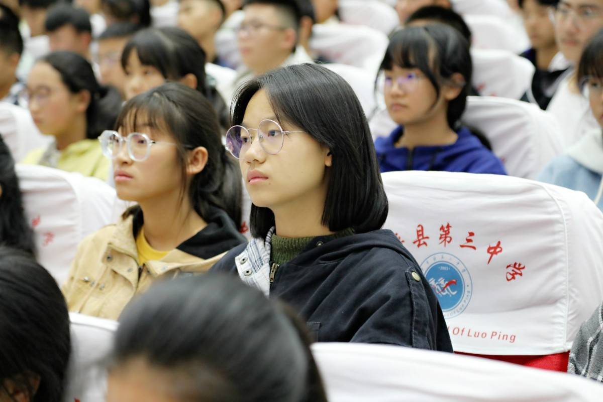近年来,罗平三中坚持以立德树人为根本,坚持党建和思想政治工作守正
