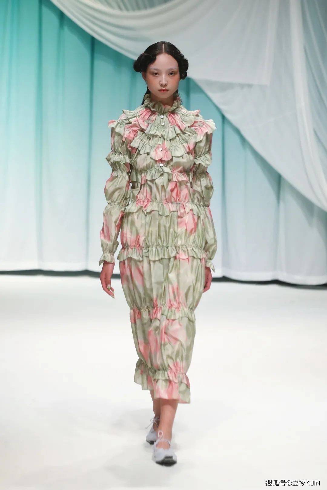 女性|新锐品牌yuhan wang国内首秀 | 极致的浪漫主义,拥抱女性的柔软力量