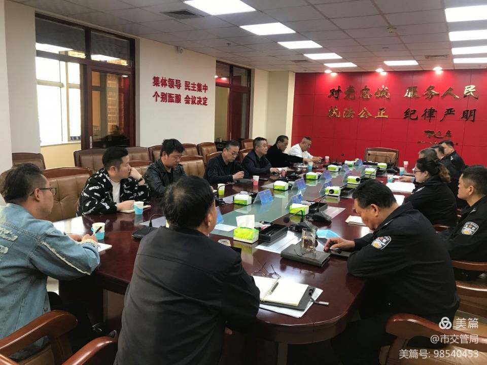 督察大队教导员王赛宣读了《全市交警系统顽瘴痼疾专项整治工作方案》