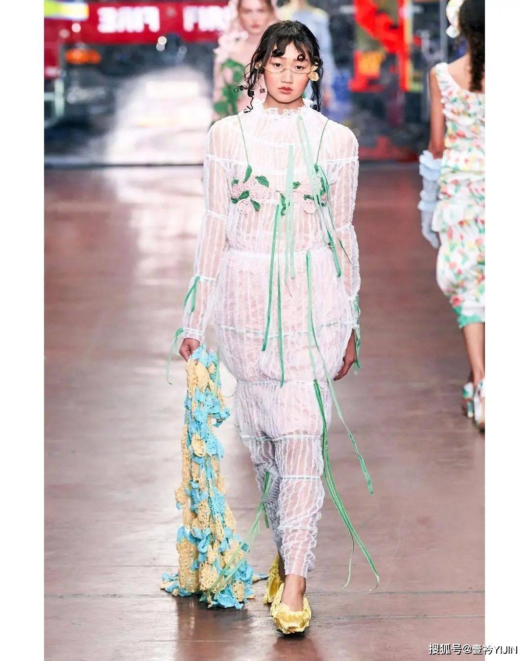 女性|新锐品牌yuhan wang国内首秀 | 极致的浪漫主义,拥抱女性的柔软力量