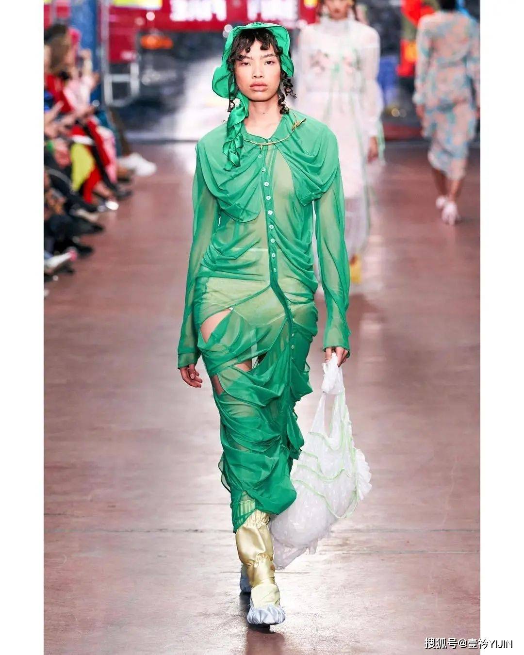 女性|新锐品牌yuhan wang国内首秀 | 极致的浪漫主义,拥抱女性的柔软力量