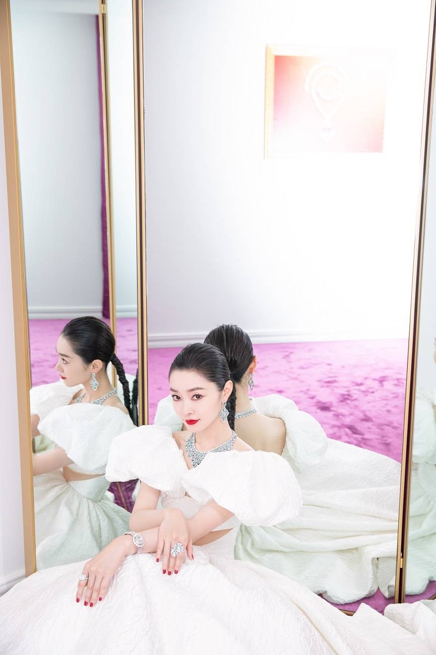 镂空|宋轶官宣成为知名珠宝品牌好友 镂空长裙出席活动优雅大方