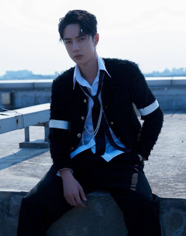 身材|王一博带货“赛车服”，修身设计秀男模身材，终于懂迷妹们眼光