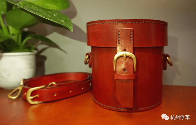 怎么学手工皮具 13208989d68147cbb8e95bc783193753.png