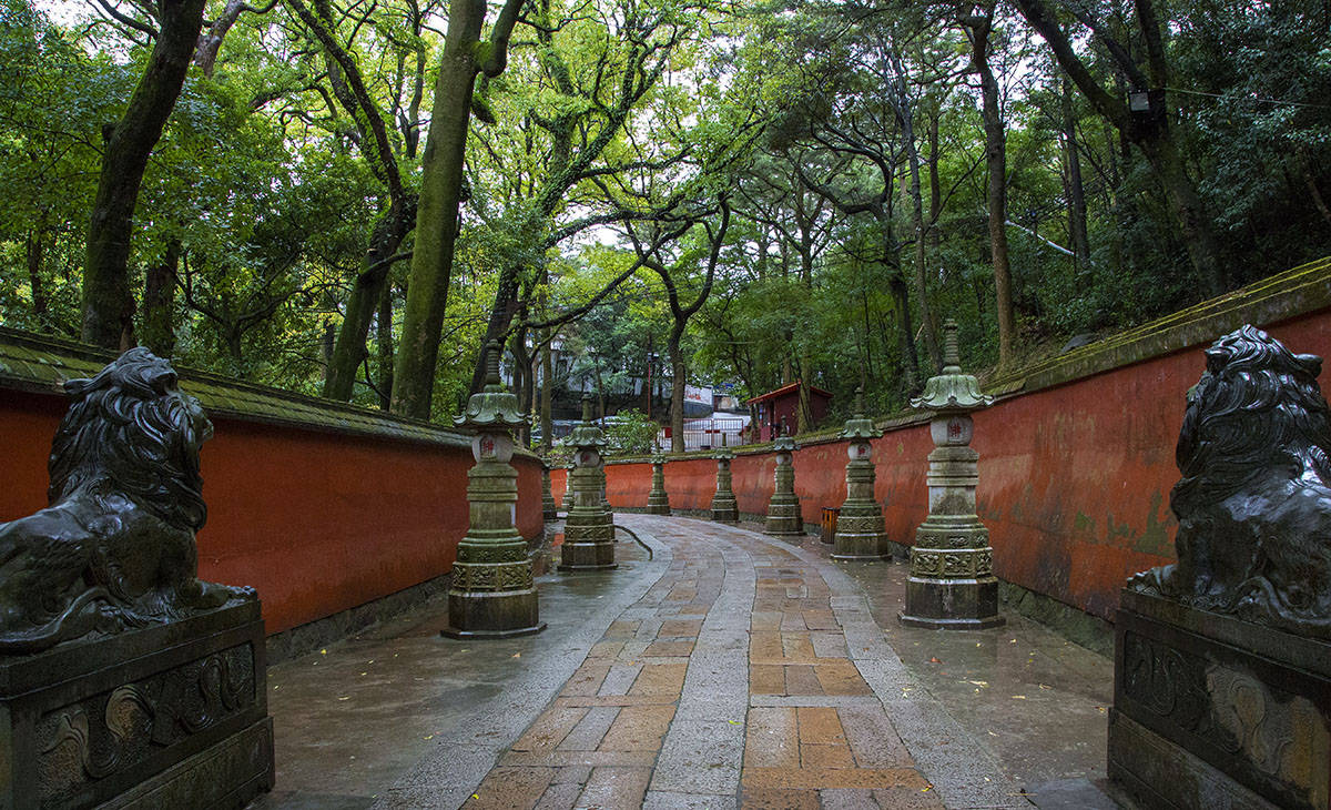 福建很受欢迎的寺庙,有"进山不见寺,进寺不见山"的建筑布局