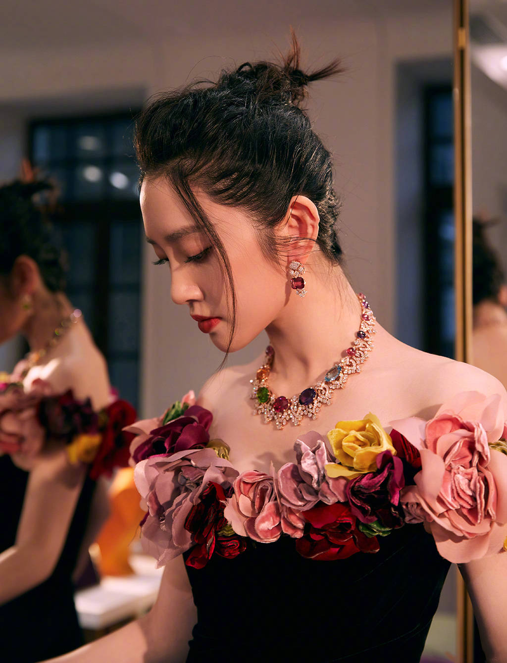 钟楚曦|宁静、娜扎、钟楚曦盛装出席时尚活动，唐艺昕产后首亮相暴露身材