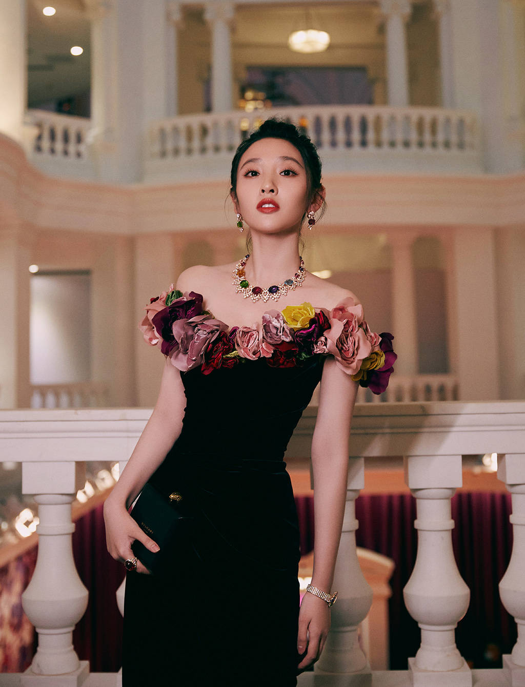 钟楚曦|宁静、娜扎、钟楚曦盛装出席时尚活动，唐艺昕产后首亮相暴露身材