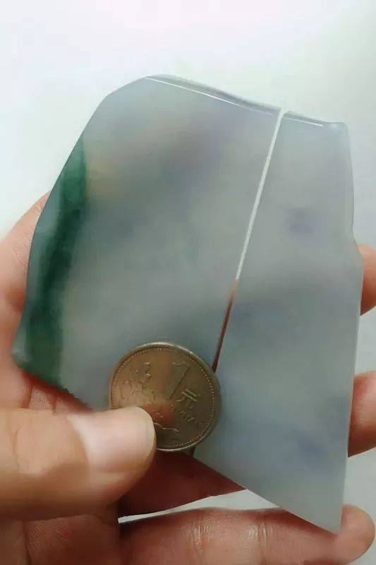 老坑会卡场口的冰种翡翠片料,一分为二,这起货效果杆杆的!