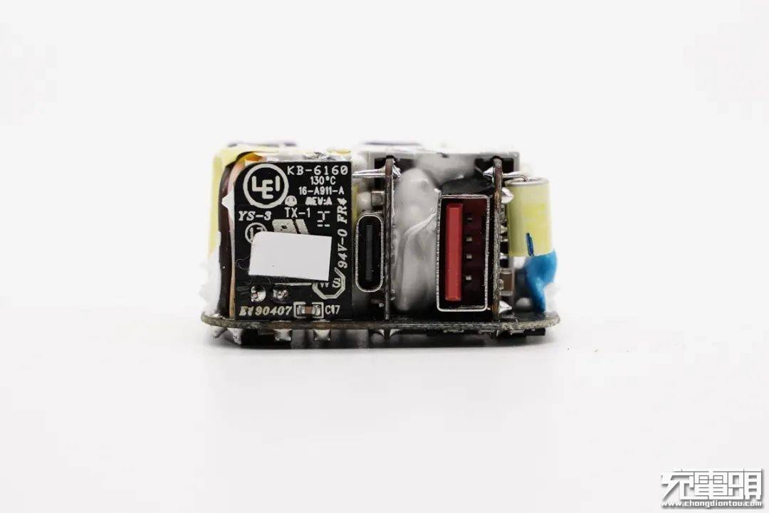 设计|拆解报告：UIBI柚比30W 1A1C氮化镓快充充电器