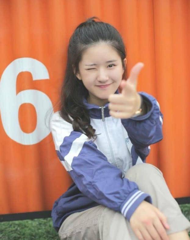 赵露思出道2年终黑化,浓妆红唇判若两人,网友:神仙女孩