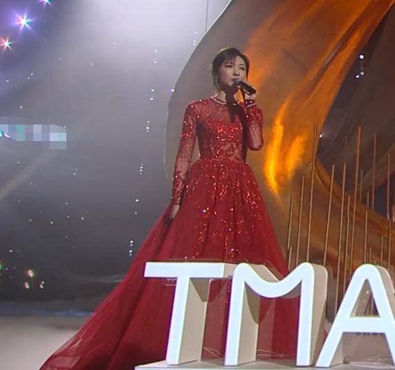 谭松韵|金鹰节开幕式女星集体发胖，张萌肿脸，谭松韵双下巴，宋茜最惨